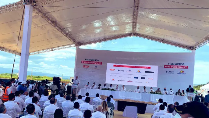 Abinader inaugura obras de desarrollo turístico en Pedernales; garantiza no se construirán hoteles en Bahía de las Águilas