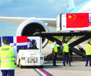 Llegó este martes a RD avión procedente de China con tres millones de vacunas contra Covid-19