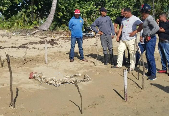 Hallan en playa de Nagua la osamenta de joven había salido en yola hacia Puerto Rico