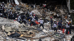 Se desvanecen esperanzas de hallar con vida sepultados por derrumbe de edificio en Miami; recuperan otros 4 cuerpos