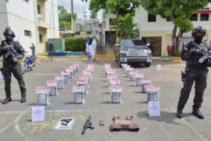 Bingo! Ocupan 168 paquetes de cocaína en una finca de Barahona y apresan siete personas incluido un colombiano