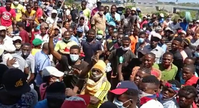 Rebelión haitiana en la frontera por el cierre de mercado fronterizo; se reportan dos heridos de bala