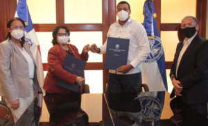 Alcaldía de Cabrera firma acuerdo con la UASD para garantizar capacitación a los grupos más vulnerables en el municipio