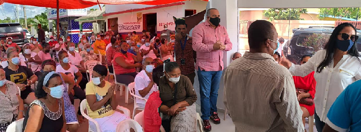 Senador Alexis Victoria agasaja a las madres de la provincia MTS en su día