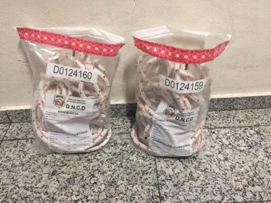 Ocupan cocaína líquida en interior de sogas serían enviadas a Miami por el aeropuerto Las Américas