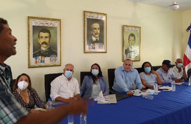 Senador Victoria promete buscar salida a situación pescadores de Río San Juan tras decreto prohíbe uso de compresores