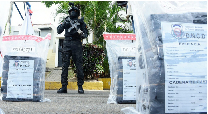Ocupan 540 paquetes de cocaína, 2 fardos de marihuana y detienen a venezolanos en costas de San Pedro de Macorís