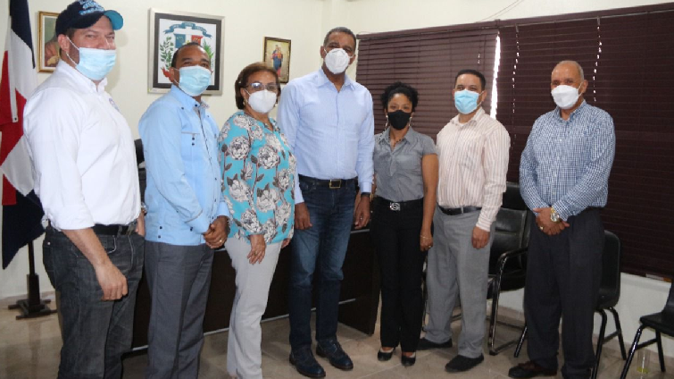 Senador de Espaillat se reúne con directores de Distritos Escolares de la provincia y caficultores de Villa Trina