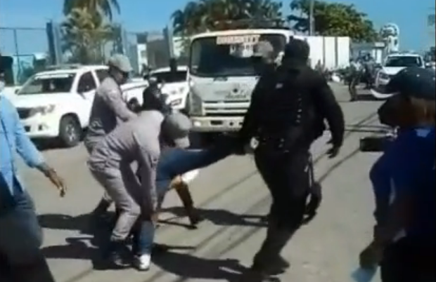Un pescador herido y varios detenidos en Puerto Plata tras protesta por decreto prohíbe pesca y comercialización de especies marinas