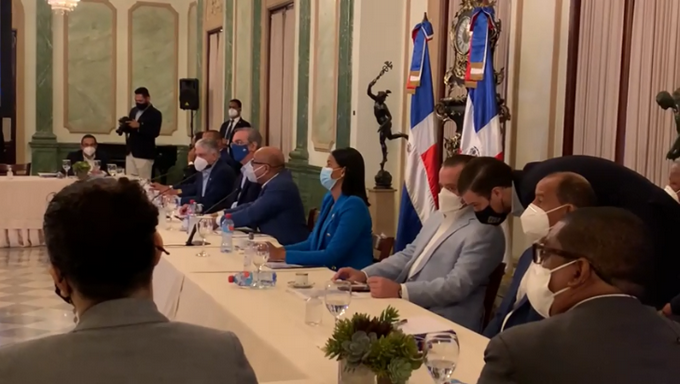 Abinader se reúne con organismos de emergencia ante paso huracán Elsa; Defensa Civil dispone de 2,405 albergues