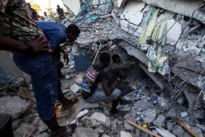 Decretan duelo nacional en Haití por víctimas del terremoto; muertos ya pasan de 1,419 y los heridos de 6,900