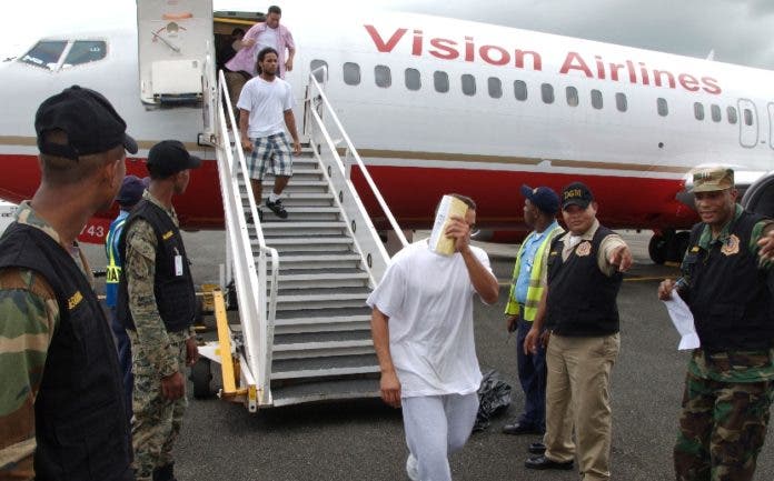 LLegan a RD otros 56 dominicanos deportados tras cumplir condenas por diversos delitos en EE.UU.
