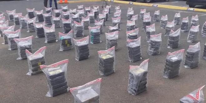 Más droga! Incautan 510 paquetes de cocaina en una lancha rápida interceptada en las costas de La Altagracia