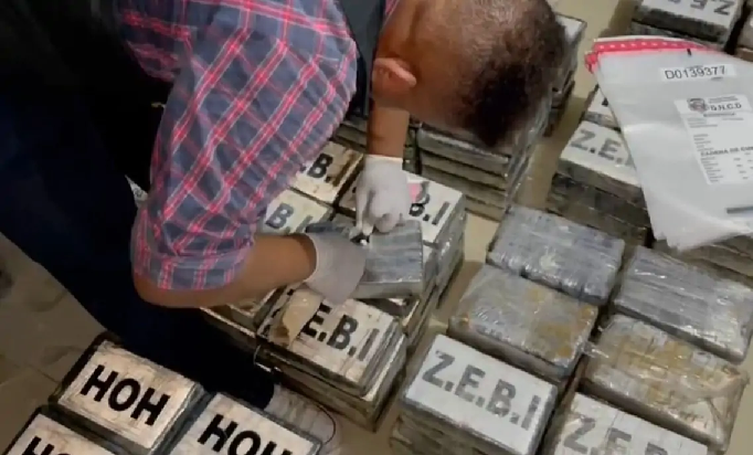 Incautan 900 paquetes de cocaína en Boca Chica y arrestan dos colombianos y un dominicano