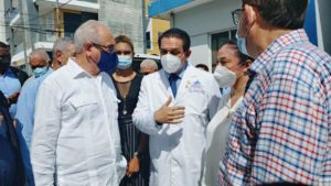 Ministro de Salud Pública encabeza jornada de vacunación en Nagua