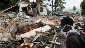 Milagro! Rescatan con vida de entre los escombros 24 personas una semana después del terremoto en Haití