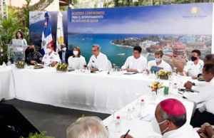 Abinader anuncia inversión RD$350 MM en reordenamiento de playa Sosúa; inaugura carretera turística Gregorio Luperón