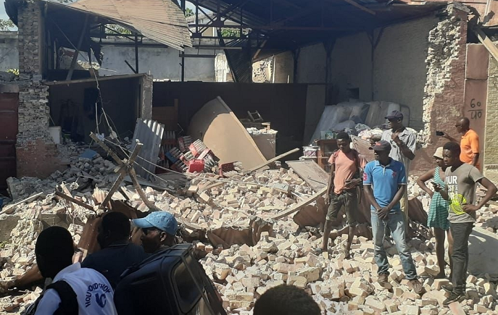 Ya pasan de dos mil los muertos por el terremoto en Haití