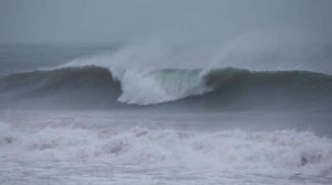 Autoridades restringen uso de playas en Puerto Plata por oleajes anormales