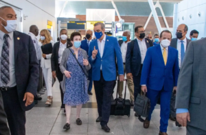Presidente Abinader arriba a la ciudad de Nueva York; este sábado realizará un encuentro con los periodistas