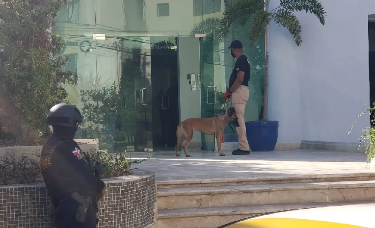 Al menos 15 detenidos en allanamientos de la DNCD y la DEA; uno es “W La Letra” del grupo de César el Abusador