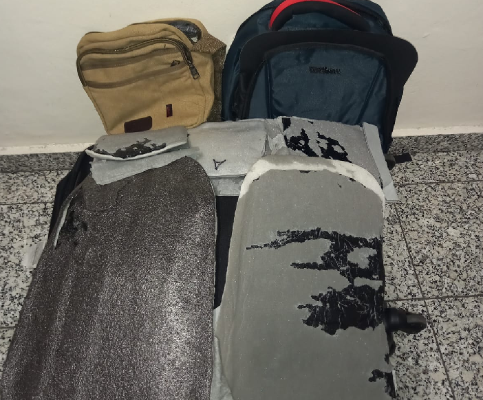 En lugar de libros llevaba droga! Ocupan en el AILA 3.77 kilos de cocaína en mochila iba rumbo a España