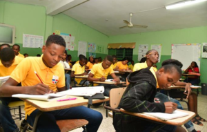 Ministerio de Educación convoca para este lunes a más de dos millones de estudiantes al retorno a clases