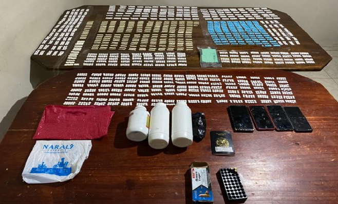 Ocupan más de ocho mil pastillas de éxtasis en una residencia en Moca