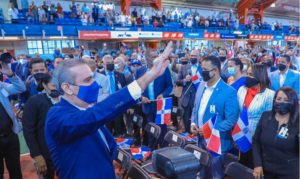 Abinader da bienvenida a 1,200 jóvenes adquirieron nacionalidad dominicana durante masivo acto en NY