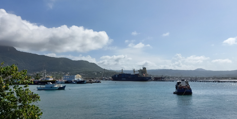 ¡Otra vez! Apresan 5 pescadores y un barco de RD en Las Bahamas por pesca ilegal; 48, varios de Río San Juan, logran huir