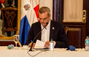 Abinader autoriza extradición de 3 dominicanos solicitados por EE.UU. y Argentina por asuntos de droga