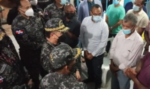 Se lanza a las calles el director de la Policía Nacional