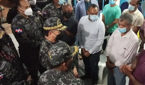 Se lanza a las calles el director de la Policía Nacional