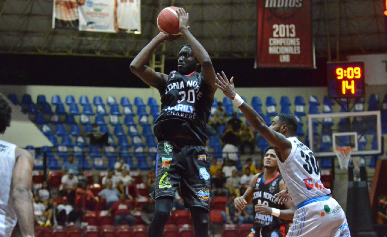 Thomas y Agramonte guían al Máximo Gómez a su primer triunfo en basket SFM; Santa Ana queda solo en primer lugar