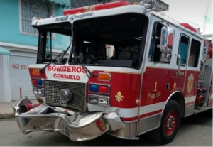 7 motoristas heridos al ser arrollados por camión bomberos y 911 durante simulacro de sismo que salió mal en SP. Macorís