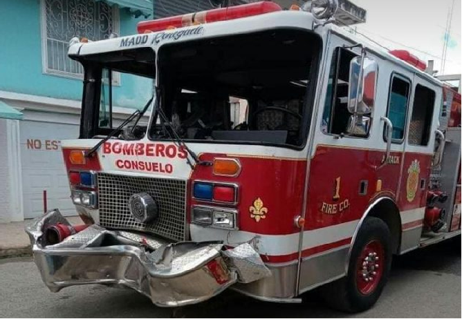 7 motoristas heridos al ser arrollados por camión bomberos y 911 durante simulacro de sismo que salió mal en SP. Macorís