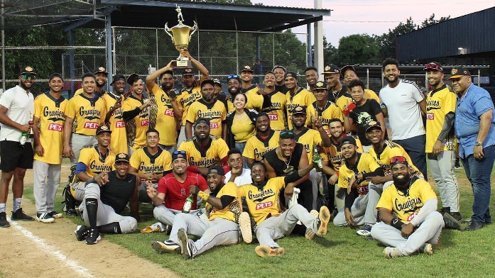 Concejo de regidores de Moca reconoce equipo Los Granjeros por lograr octava corona en Liga de Verano de Beisbol