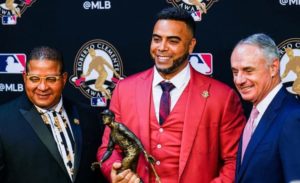 Nelson Cruz recibe premio humanitario Roberto Clemente de las Grandes Ligas: “Es lo más grande que me ha sucedido”