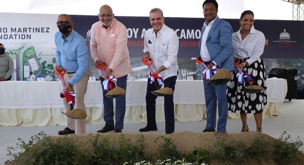 Jonrón de Pedro Martínez! Se une al Gobierno para construir un complejo educativo en Manoguayabo