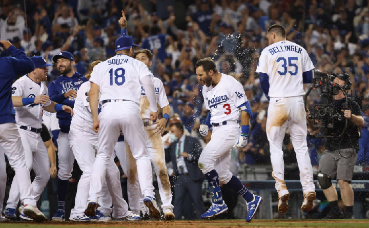 Jonrón de Chris Taylor en el 9no. y Dodgers dejan tendidos a Cardinales para avanzar a la Serie Divisional ante Gigantes