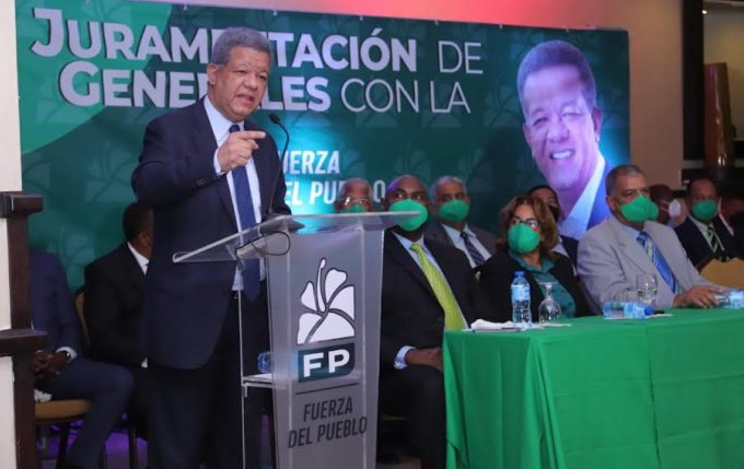 Leonel ve necesario trabajar para que se recupere confianza en PN; juramenta en su partido a 118 generales retirados