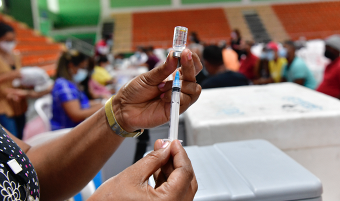 Salud Pública da visto bueno vacunar niños a partir de sus 5 años; pediatras advierten aún no hay consenso