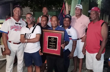 Grupo “Amigos del Duro” reconoce trayectoria deportiva del riosanjuanero  Jacinto Sandoval -Centella-