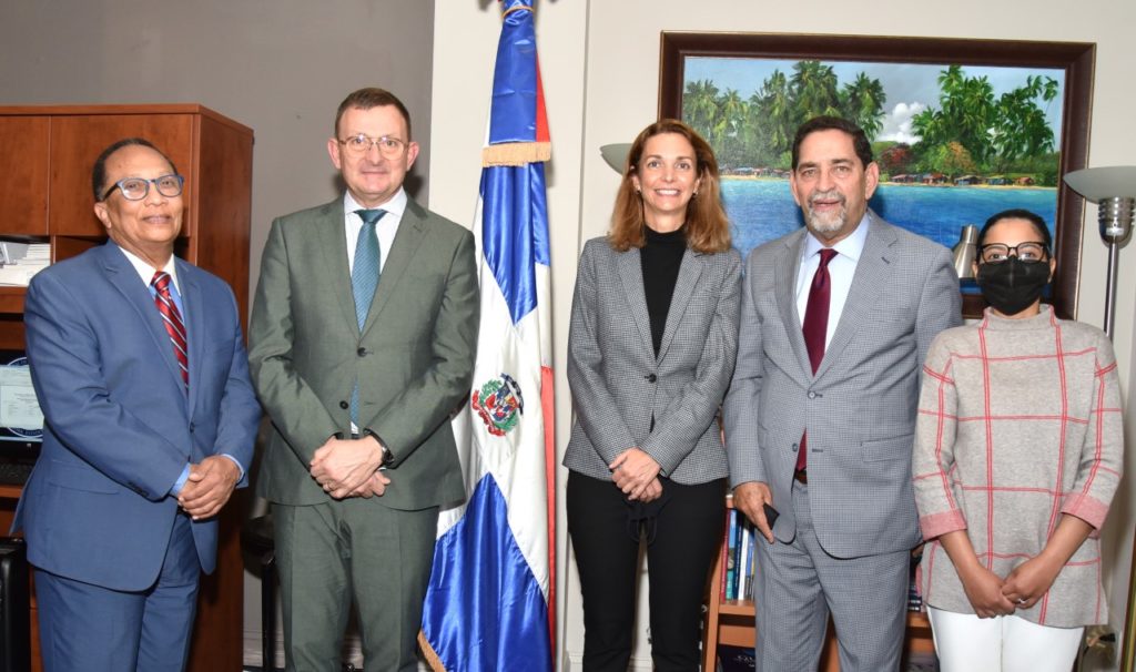 Consulado de dominicano en NY establece nexos con el Instituto Cervantes
