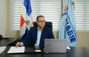 Irregularidades en asignaciones almuerzo escolar se llevan a director INABIE; Abinader nombra en el cargo a Víctor Castro