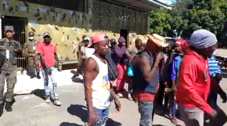 Sorprenden en Montecristi a 44 haitianos mientras intentaban entrar ilegalmente a la República Dominicana