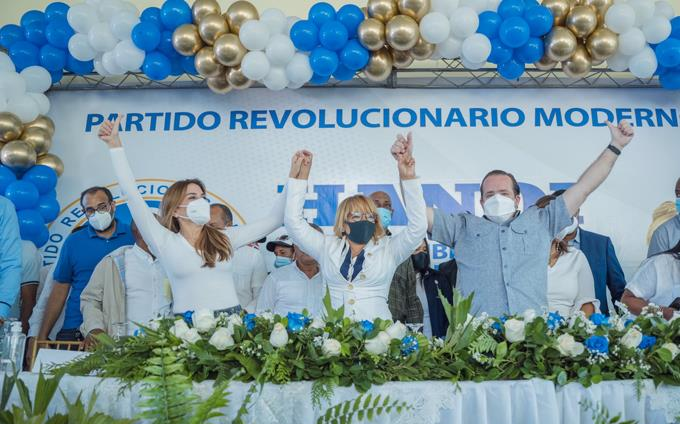 Alcaldesa de San Juan de la Maguana, Hanoi Sánchez, abandona a Leonel y se va al PRM