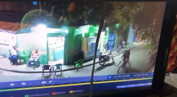 Atágenlo que me robó! Ladrones a bordo de motocicleta asaltan banca de lotería en sector Hospital en Río San Juan