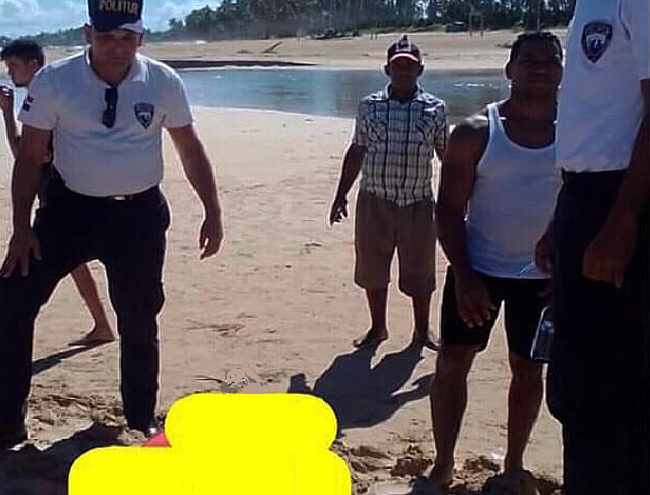 Joven muere ahogado mientras se bañaba en la playa Arrollo Salado en Cabrera, tras llegar en una gira de Santo Domingo