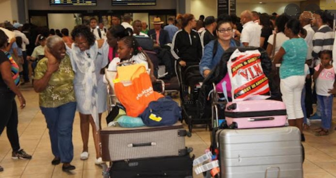 Aduanas anuncia gracia navideña hasta los US$4,000.00 a partir de este 1 diciembre para dominicanos llegan al país